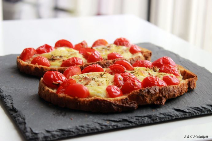 French Recipe Tartine Au Rocamadour Et Tomates Cerises La Paire De